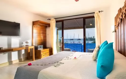 TRUE BLUE BAY GRENADA - COCOA POD SUITE BEDROOM